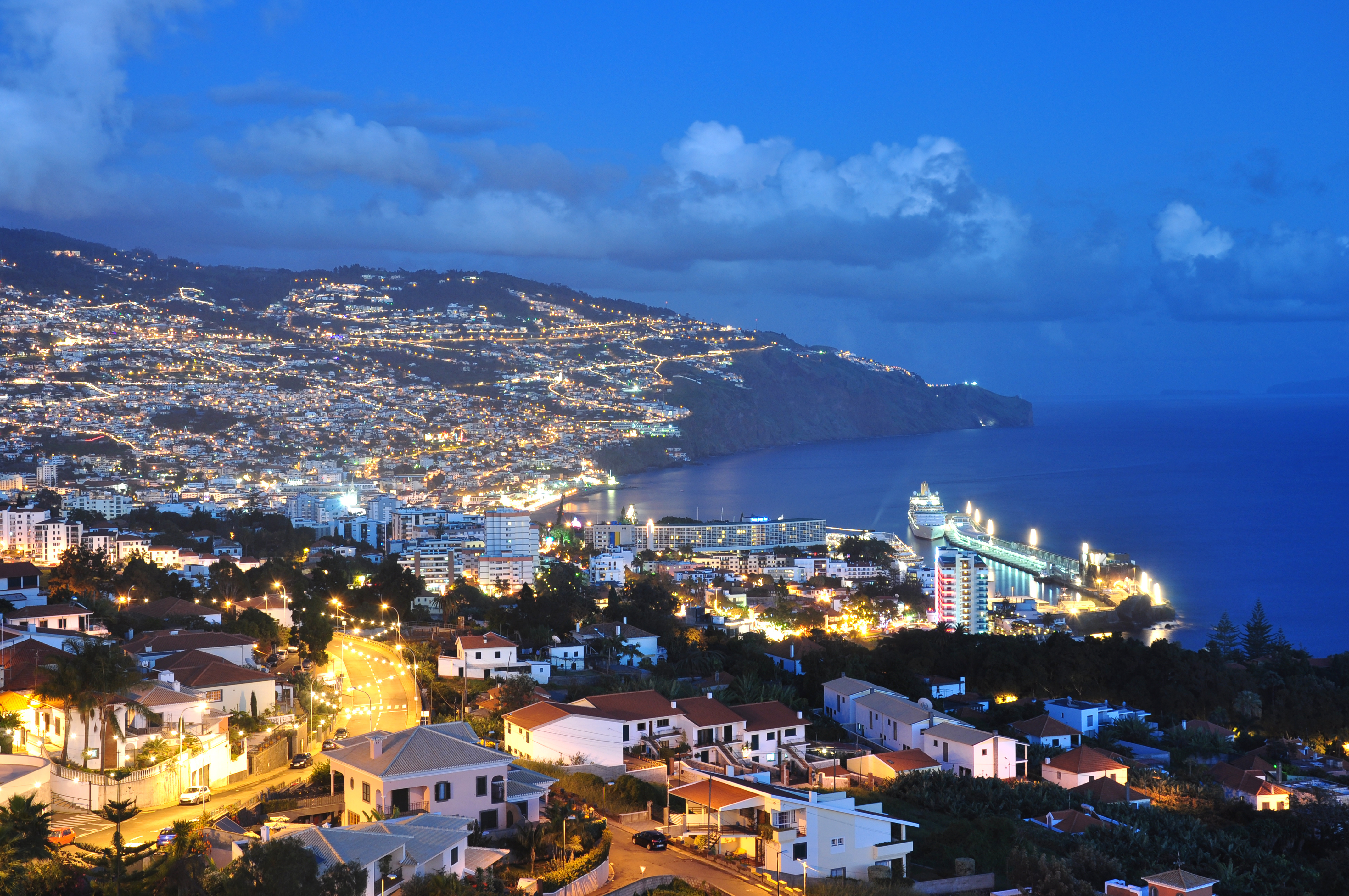 AdobeStock_28514268-Madeira-Funchal